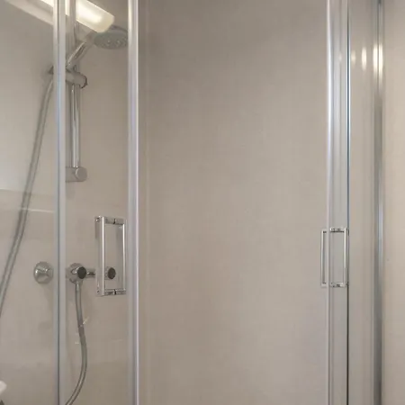 2 Bedroom Beautiful In Well (Limburg)