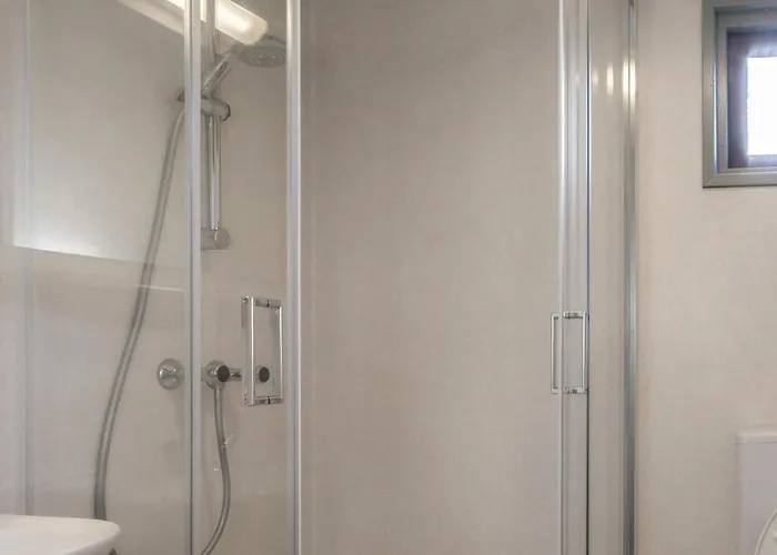 2 Bedroom Beautiful In Well (Limburg)