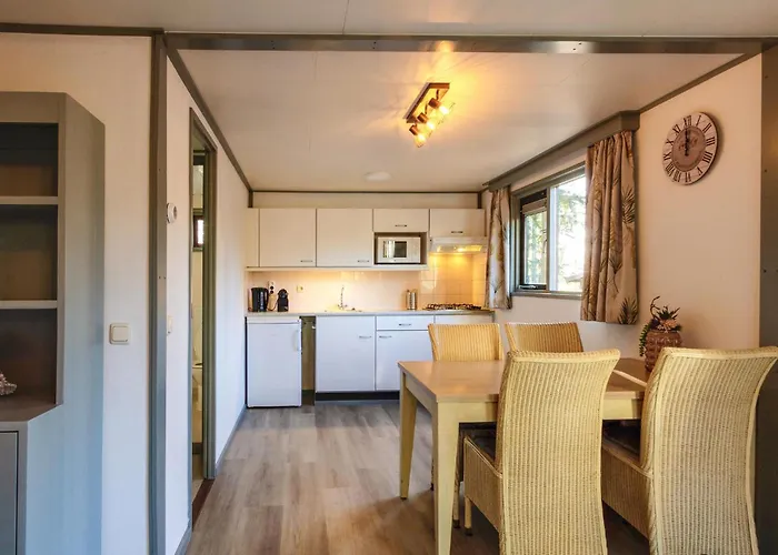 2 Bedroom Beautiful In Well (Limburg)